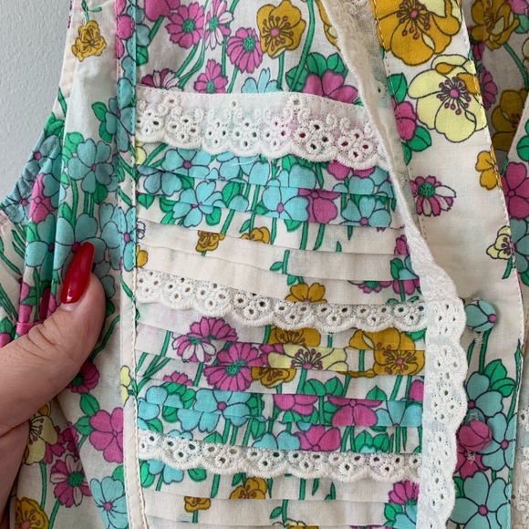 Modcloth Floral Pleated Lace Button Down Tank Top - Picture 4 of 6